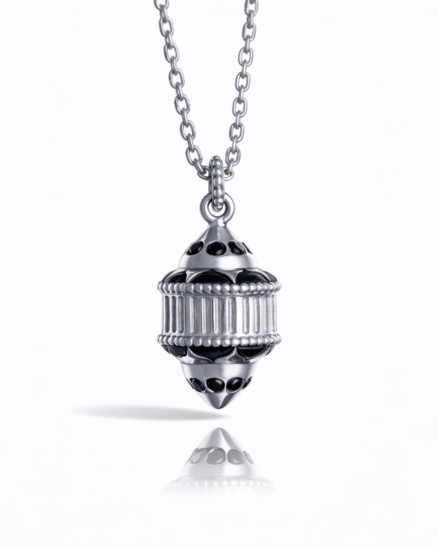 Naos small pendant in silver, enamel and black spinels