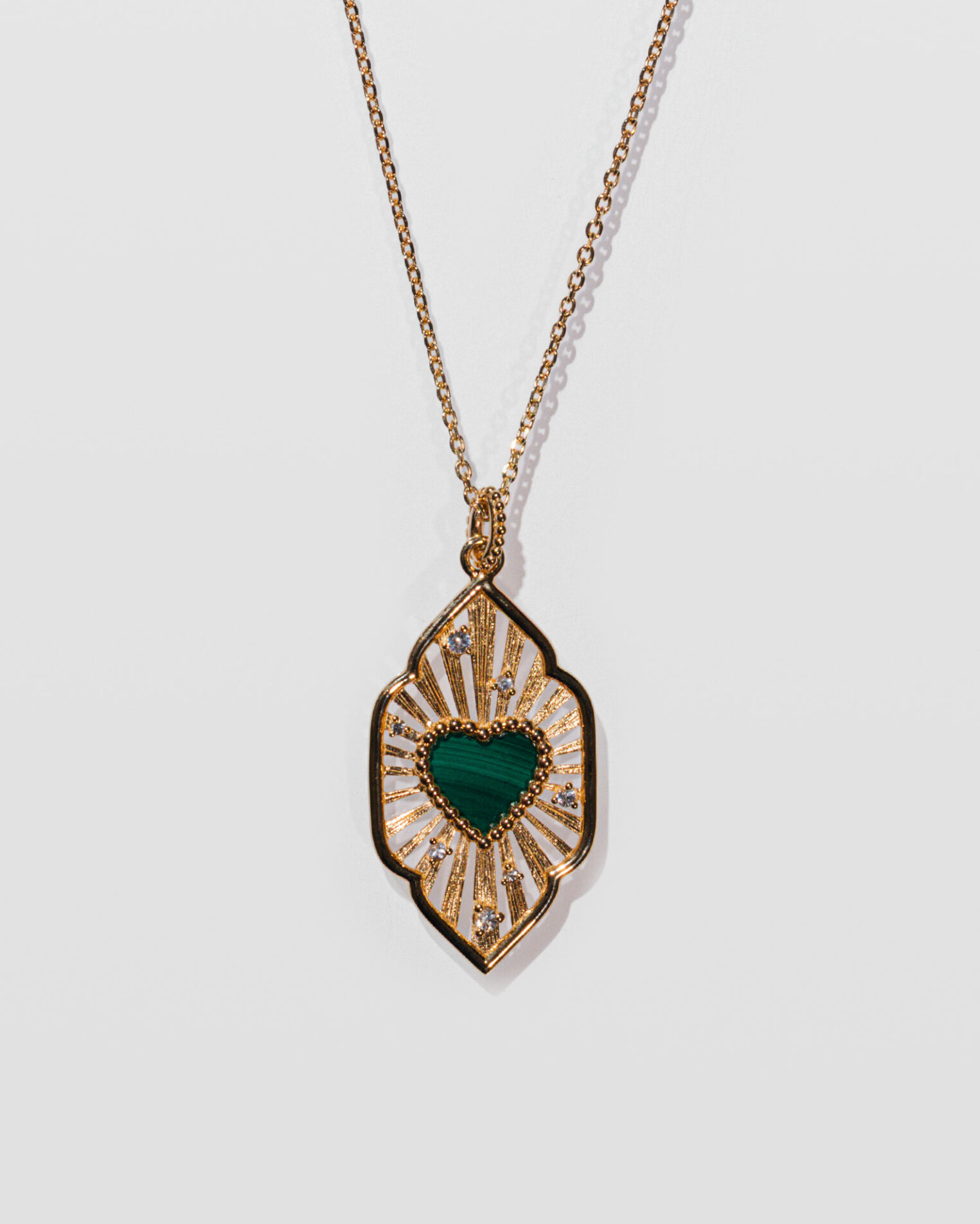 Pendentif Agapé grand modèle en malachite, vermeil et saphirs blancs
