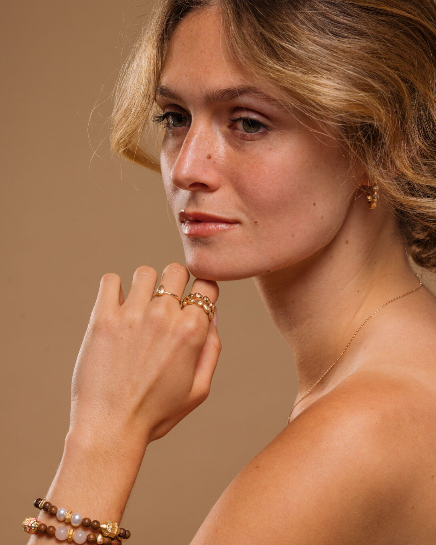 Alternative view of Créole en vermeil et spinelles noirs Déva