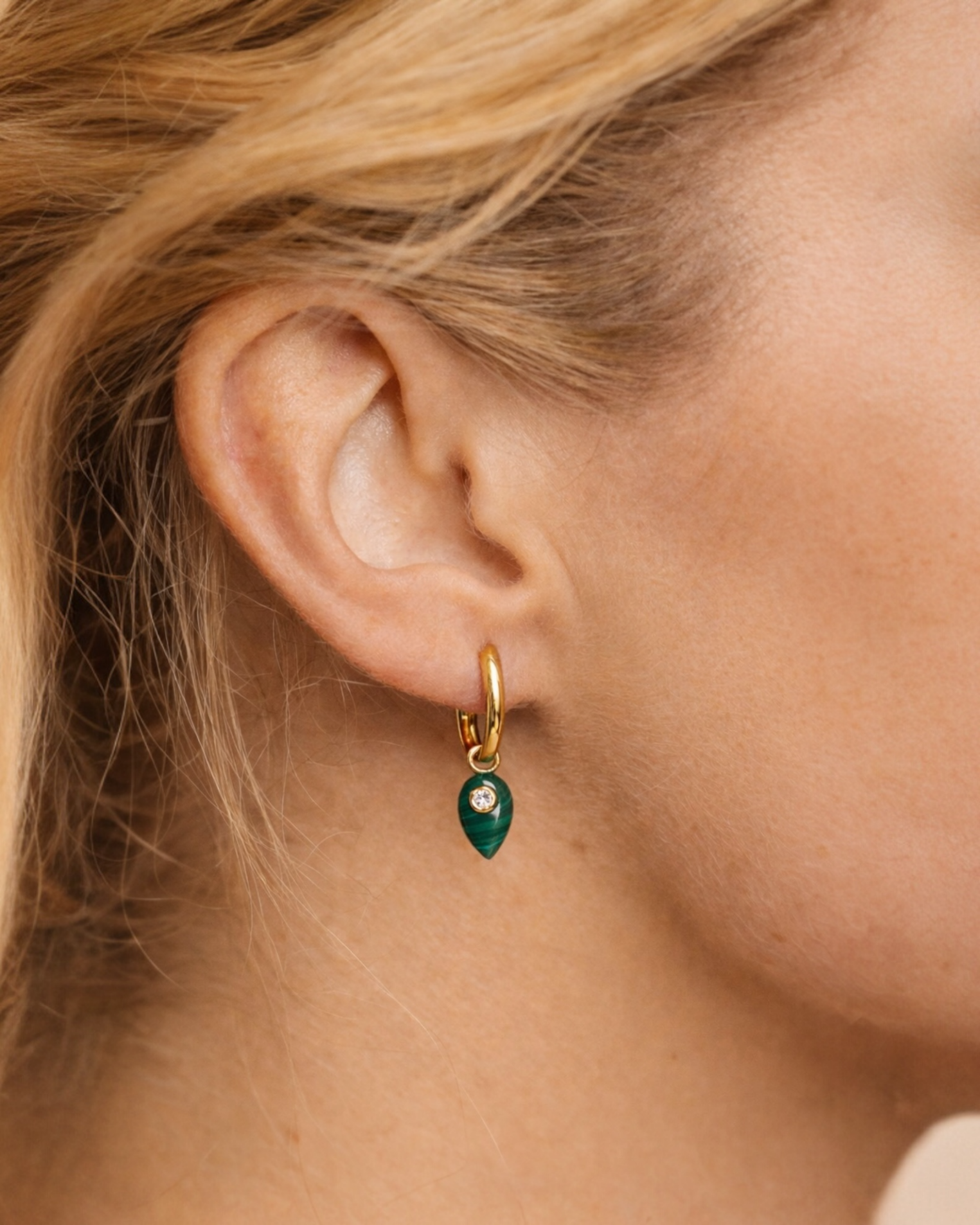 Alternative view of Nissa earring in vermeil and white sapphires (Copie) (Copie) (Copie)