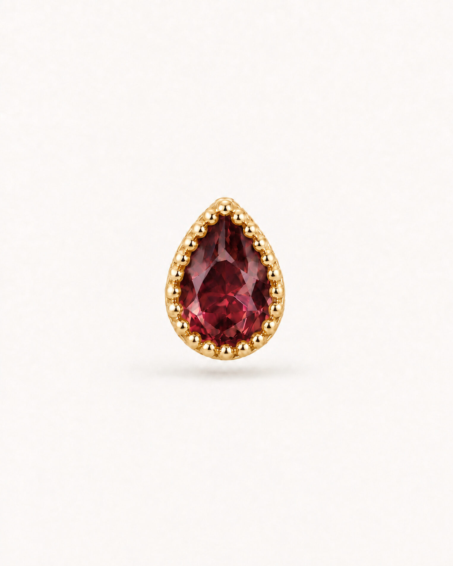 Alternative view of Puce d'oreille Chakras en vermeil 18 cts et grenat