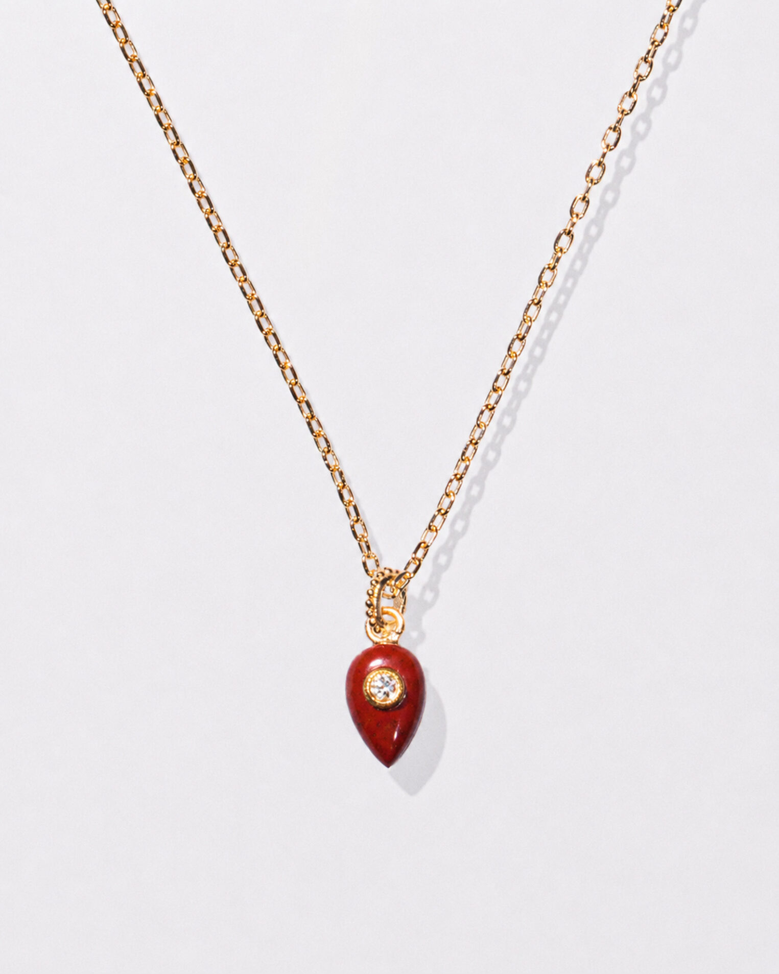 Pendentif Déva en jaspe rouge et vermeil