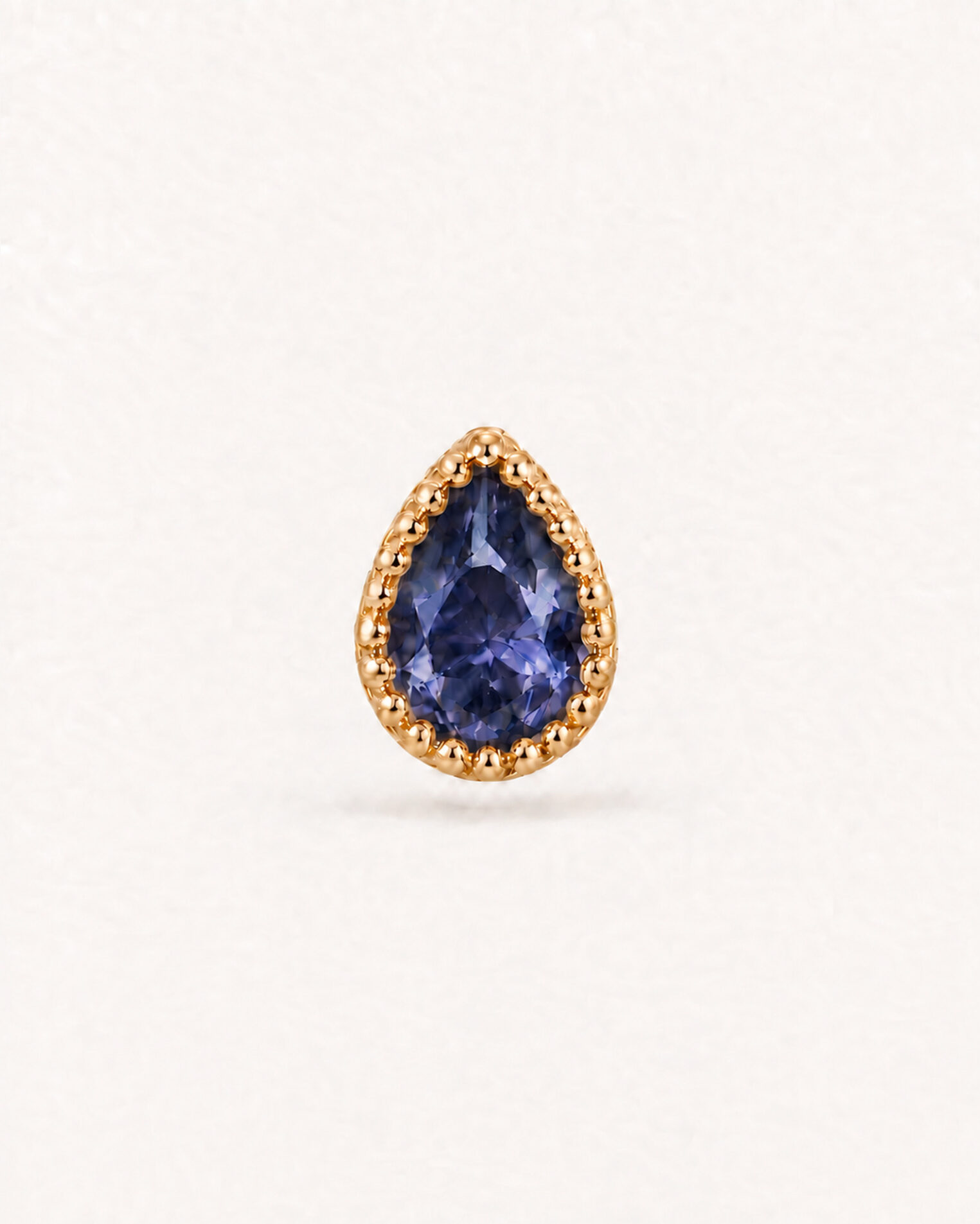 Alternative view of Puce d'oreille Chakras en vermeil 18 cts et iolite