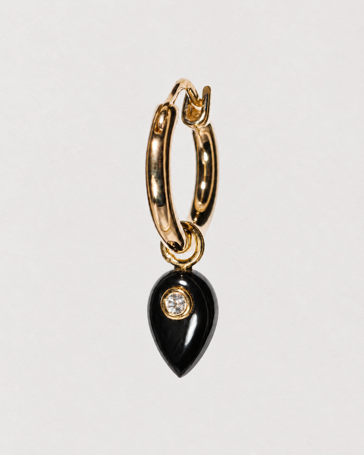 Boucle d'oreille Nissa onyx, vermeil et saphir blanc
