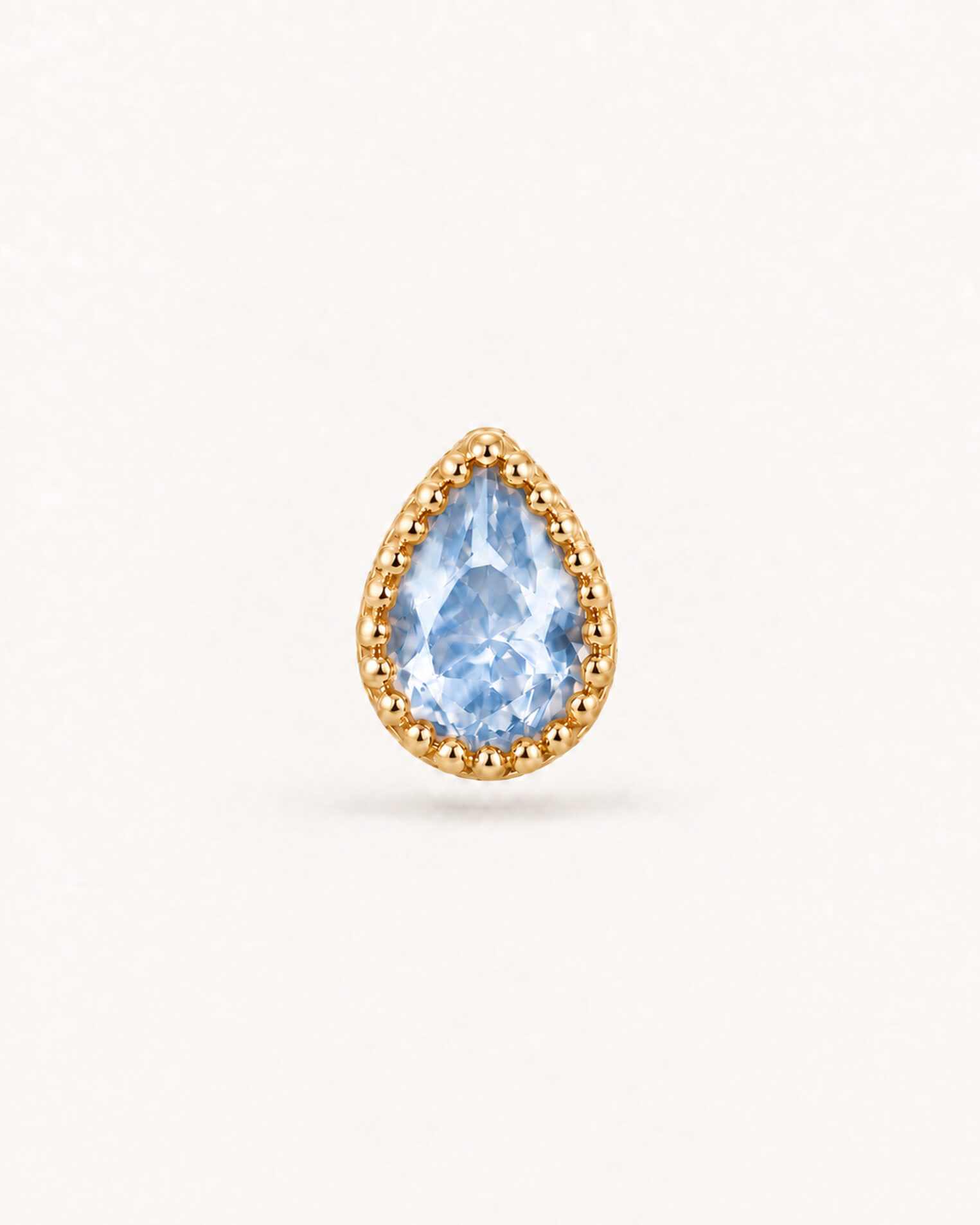 Alternative view of Puce d'oreille Chakras en vermeil 18 cts et topaze bleue