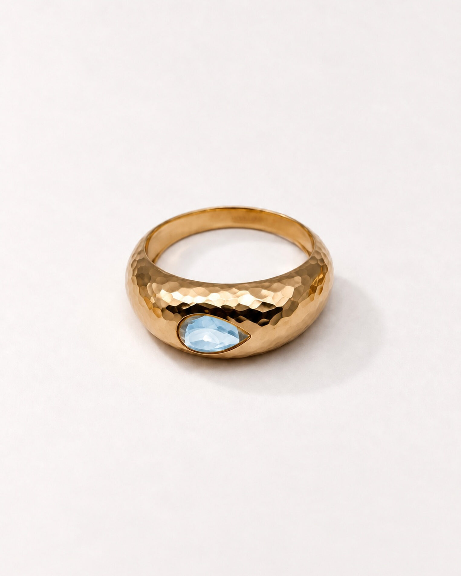 Bague Chakras en vermeil 18 cts martelé et topaze bleue