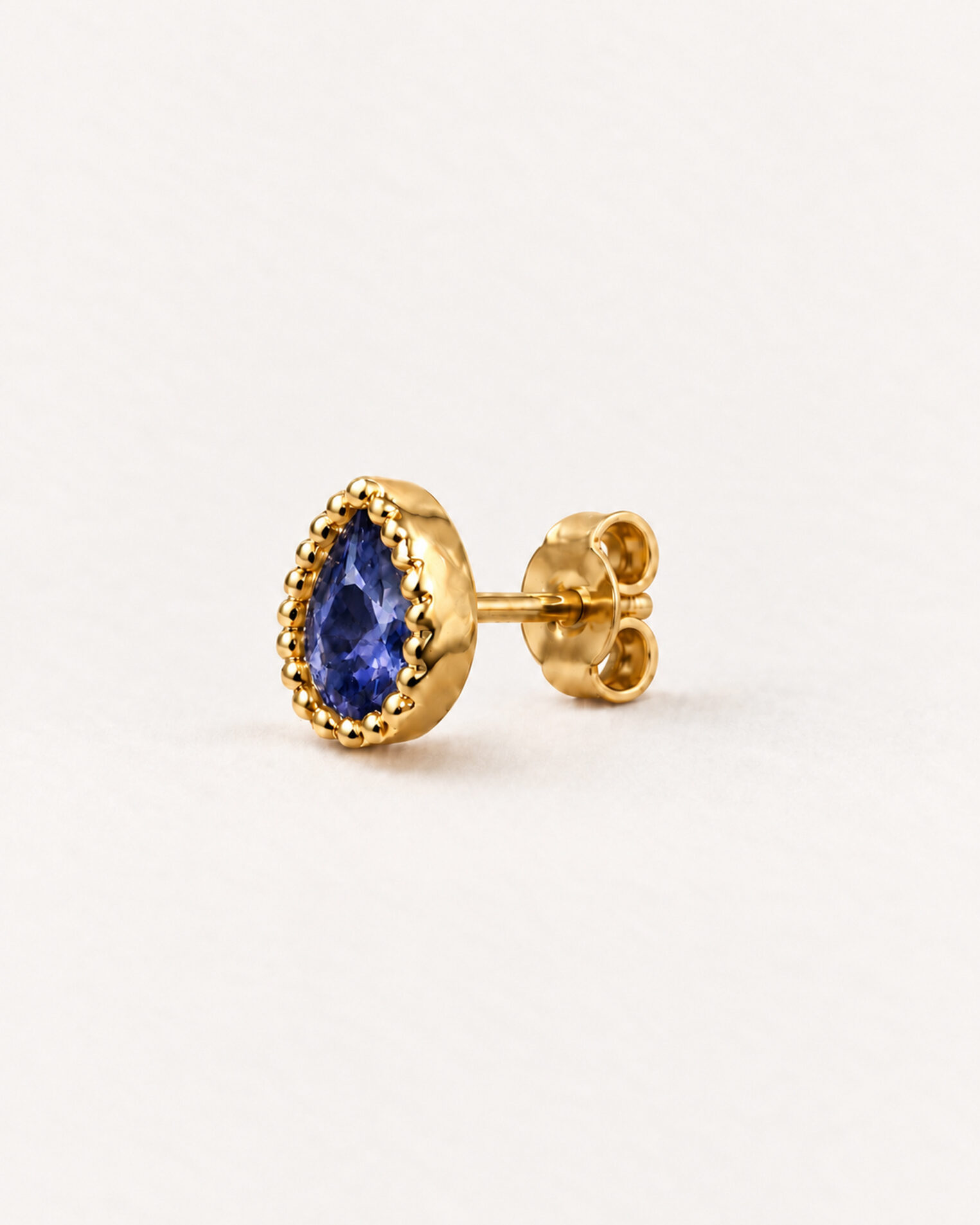 Puce d'oreille Chakras en vermeil 18 cts et iolite
